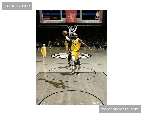 [NBA]詹姆斯突破分球 浓眉顺下暴扣得分.